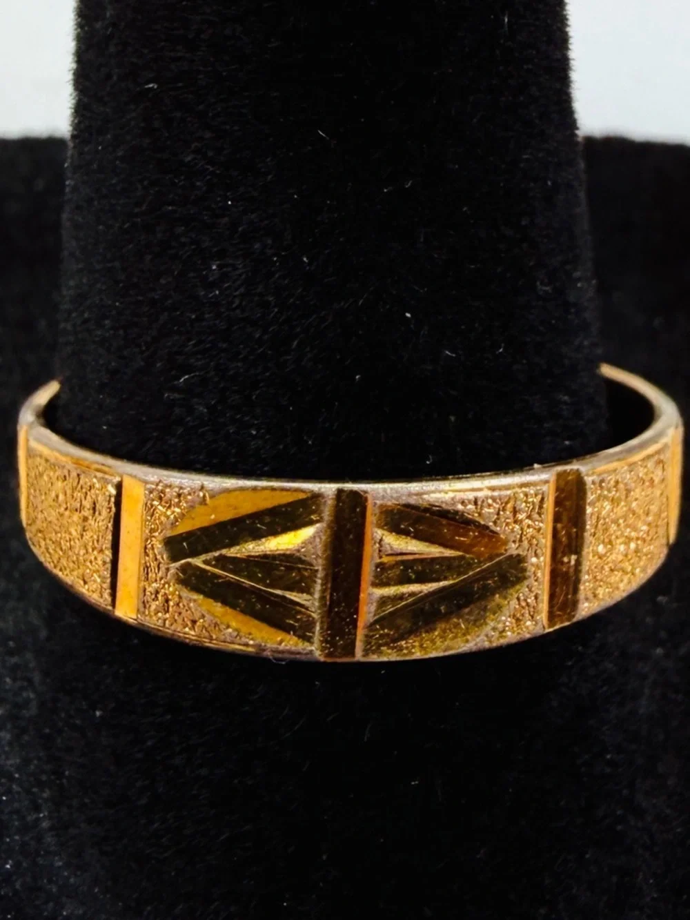 Vintage goldtone frosted etched, thin band, size 9 3/4 ring